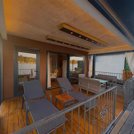 Santa Barbara River Apartment Belgrade